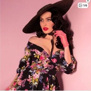 NWT Vixen Floral Bawdy Top XL